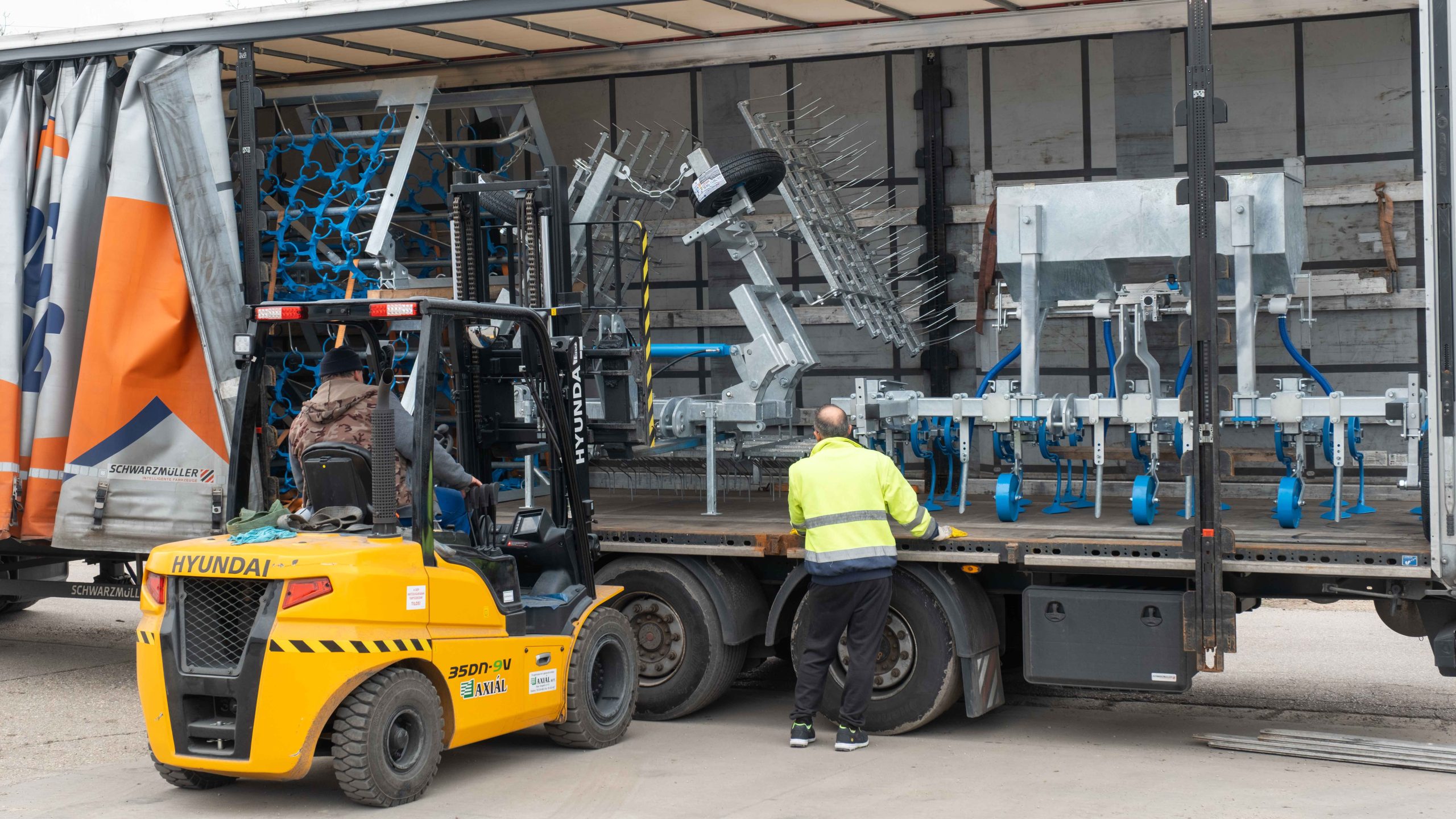 Két kamion Szlovéniába – egy új generáció lép színre